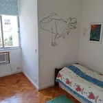 Apartamento De 02 Quartos, Espacoso, Em Santa Teresa